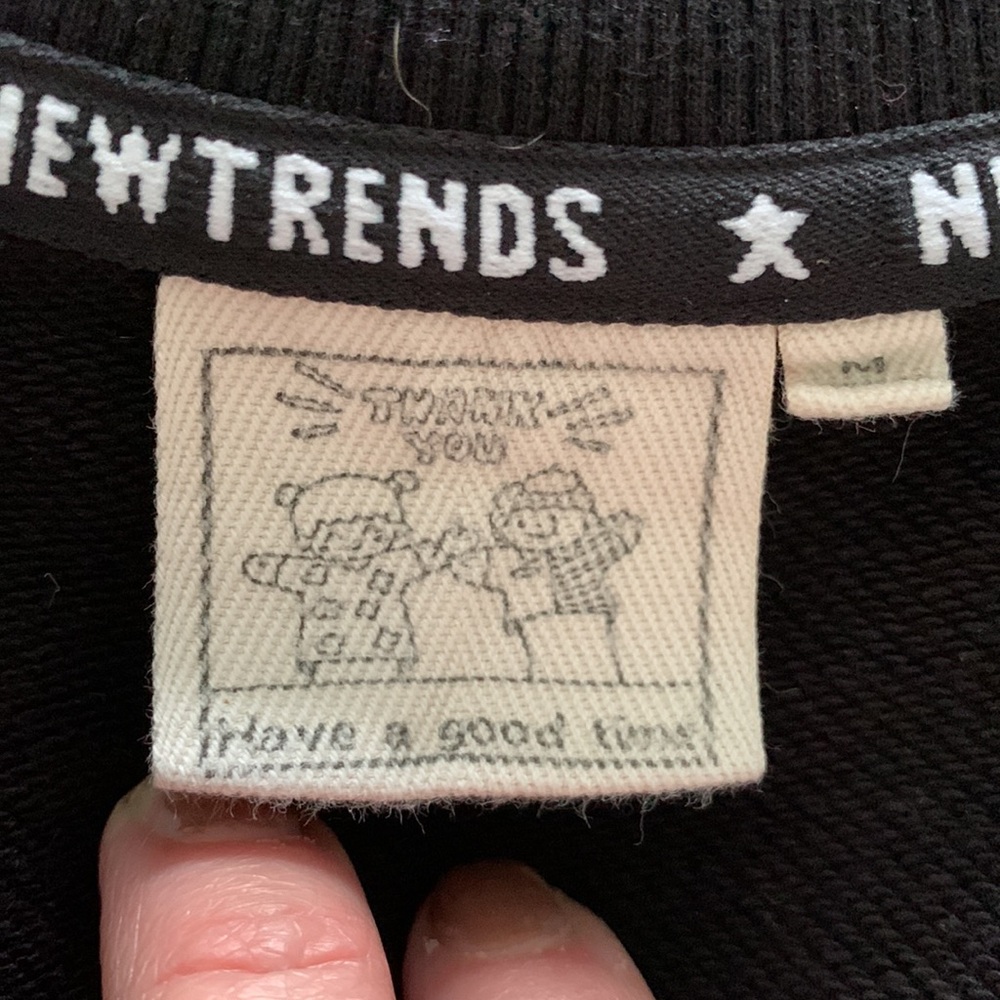 Winnie the Pooh black New Trends sweatshirt size M - Picture 10 of 12